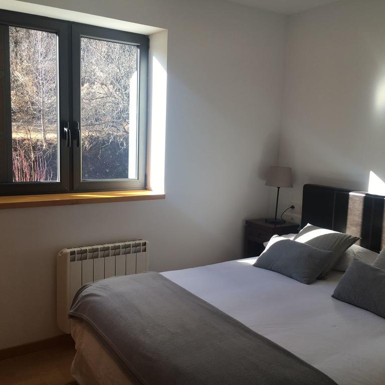 Apartament Hug Roger Valencia D'Aneu Bagian luar foto