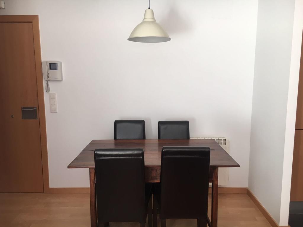 Apartament Hug Roger Valencia D'Aneu Bagian luar foto