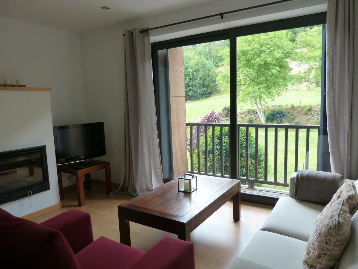 Apartament Hug Roger Valencia D'Aneu Bagian luar foto