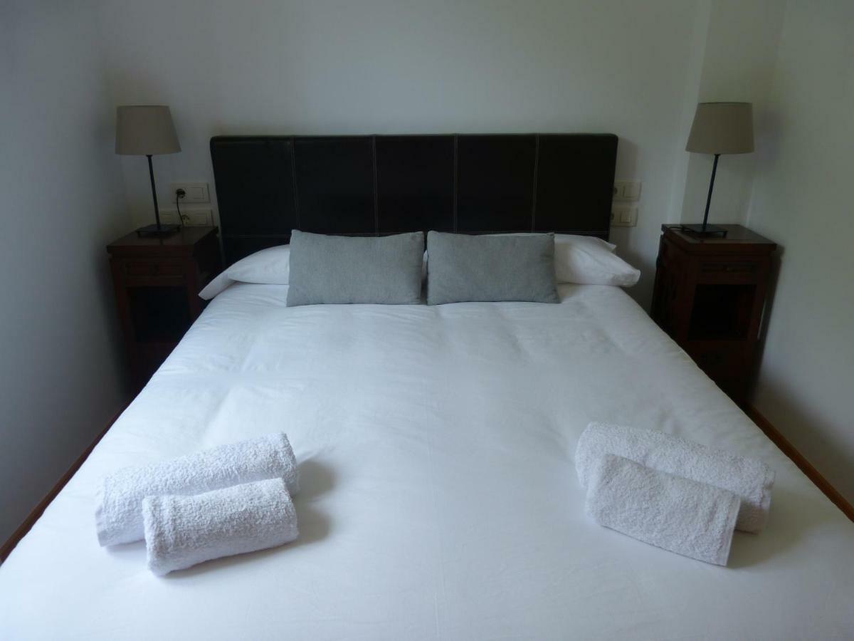 Apartament Hug Roger Valencia D'Aneu Bagian luar foto